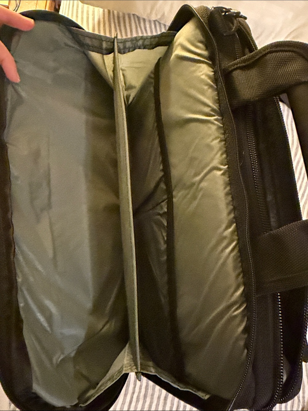 Brenthaven Sleek Black Laptop Briefcase with Padded Shoulder Strap - Picture 5 of 7